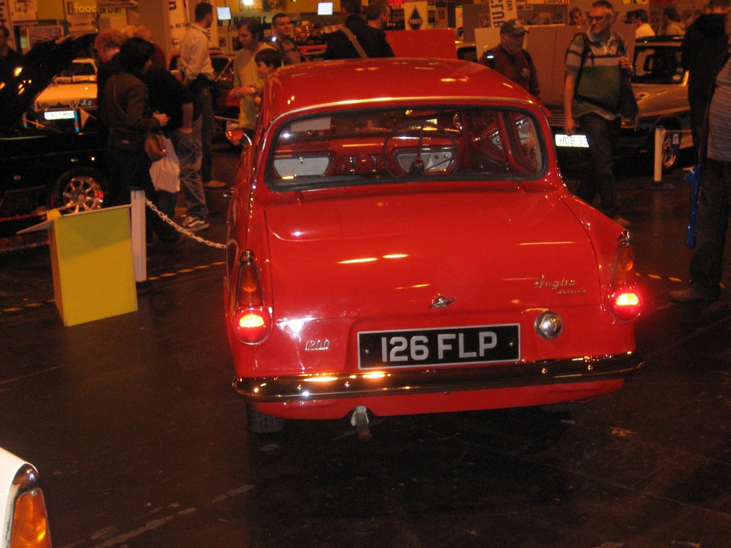 126 FLP 105E Saloon