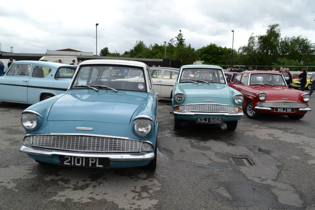 2101 PL 105E Saloon