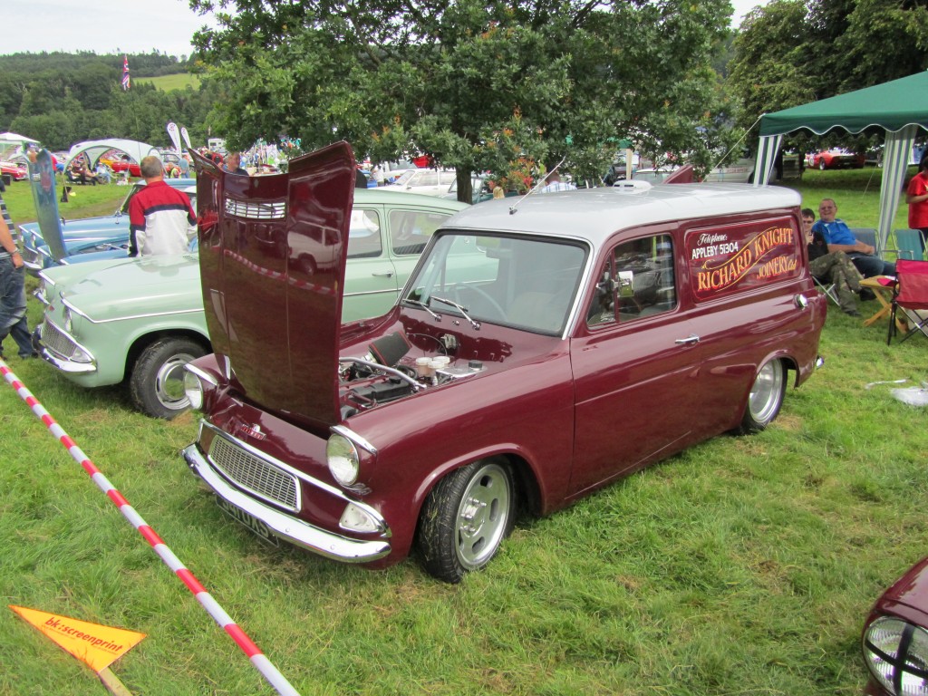 341 UXS 307E Van