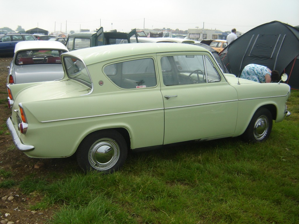 354 VPB 105E Saloon