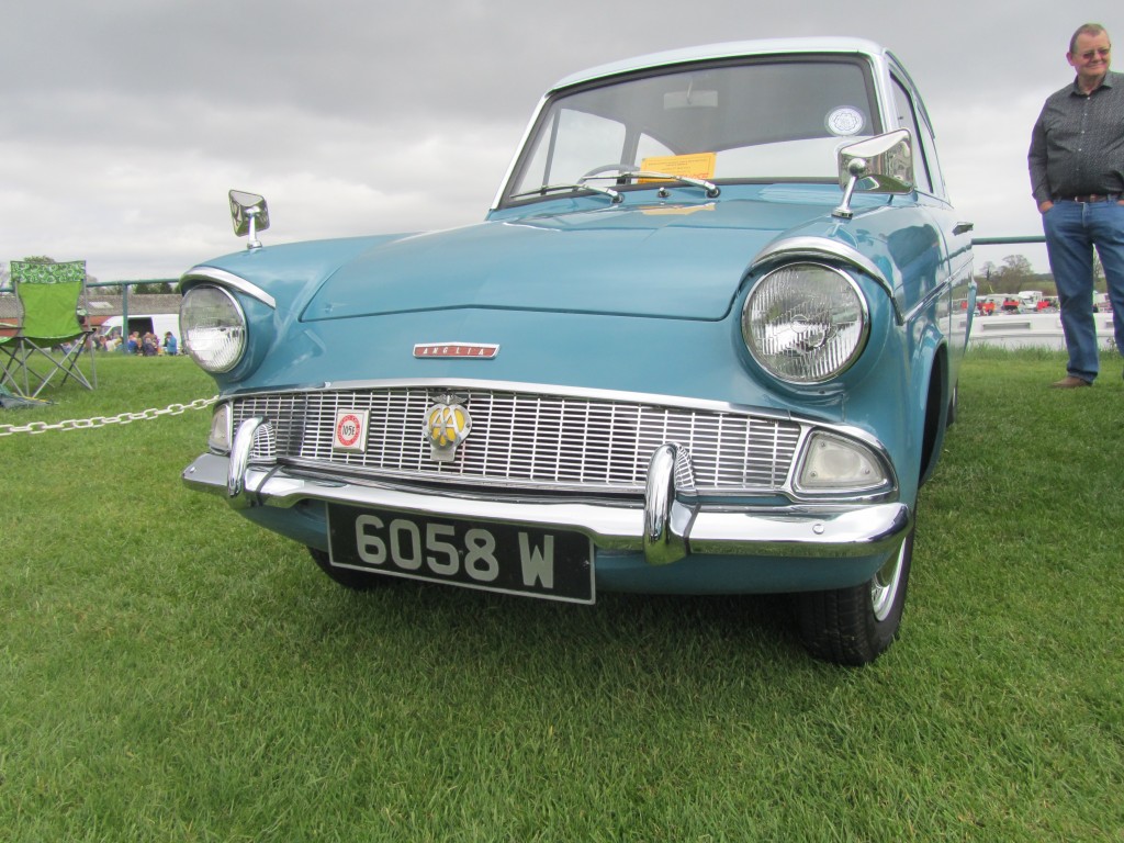 6058 W 105E Saloon