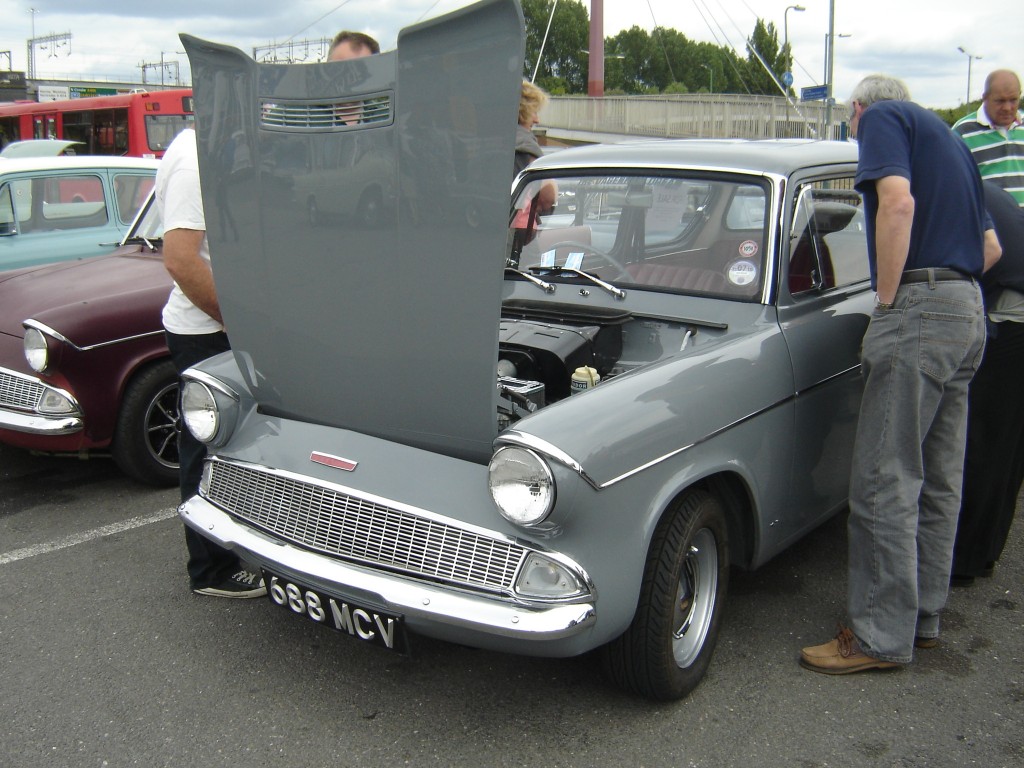 688 MCV 105E Saloon