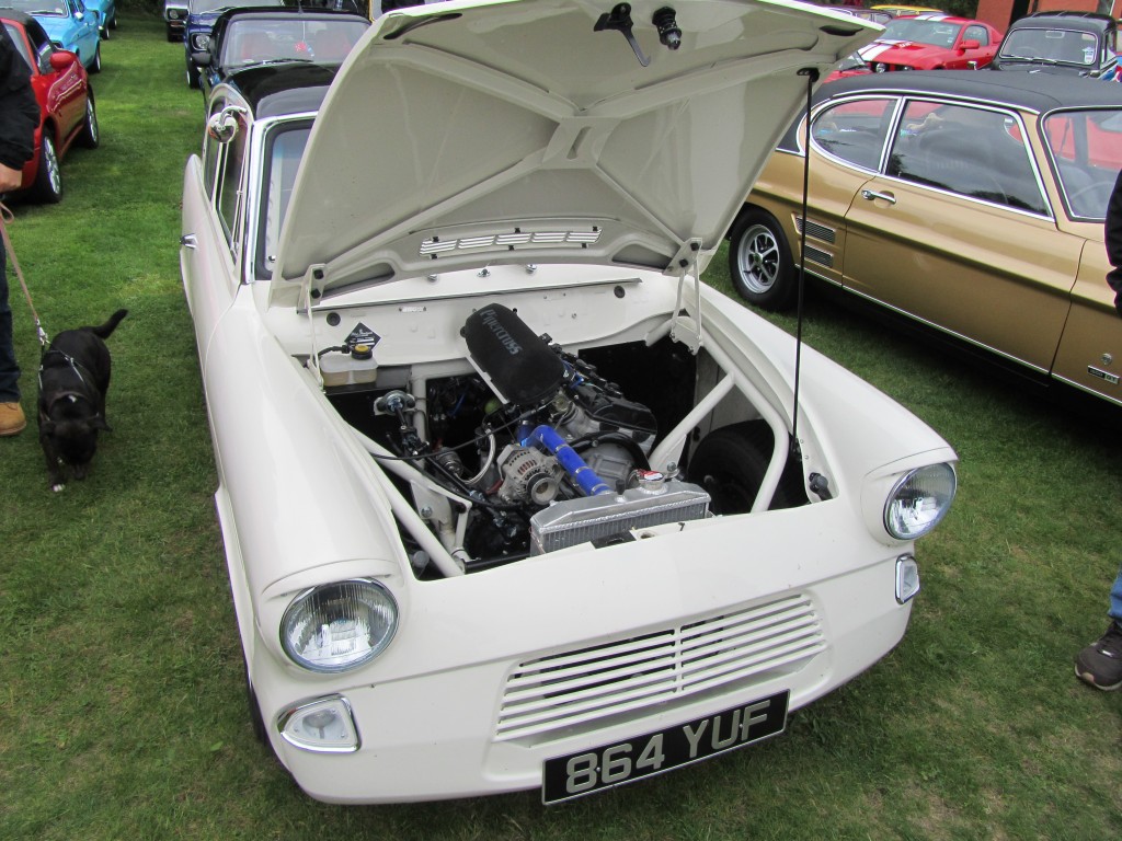 864 YUF 105E Saloon