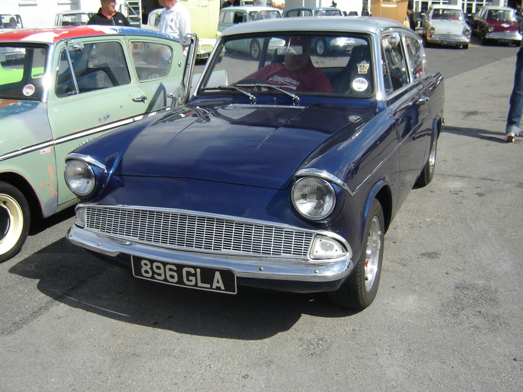 896 GLA 105E Saloon