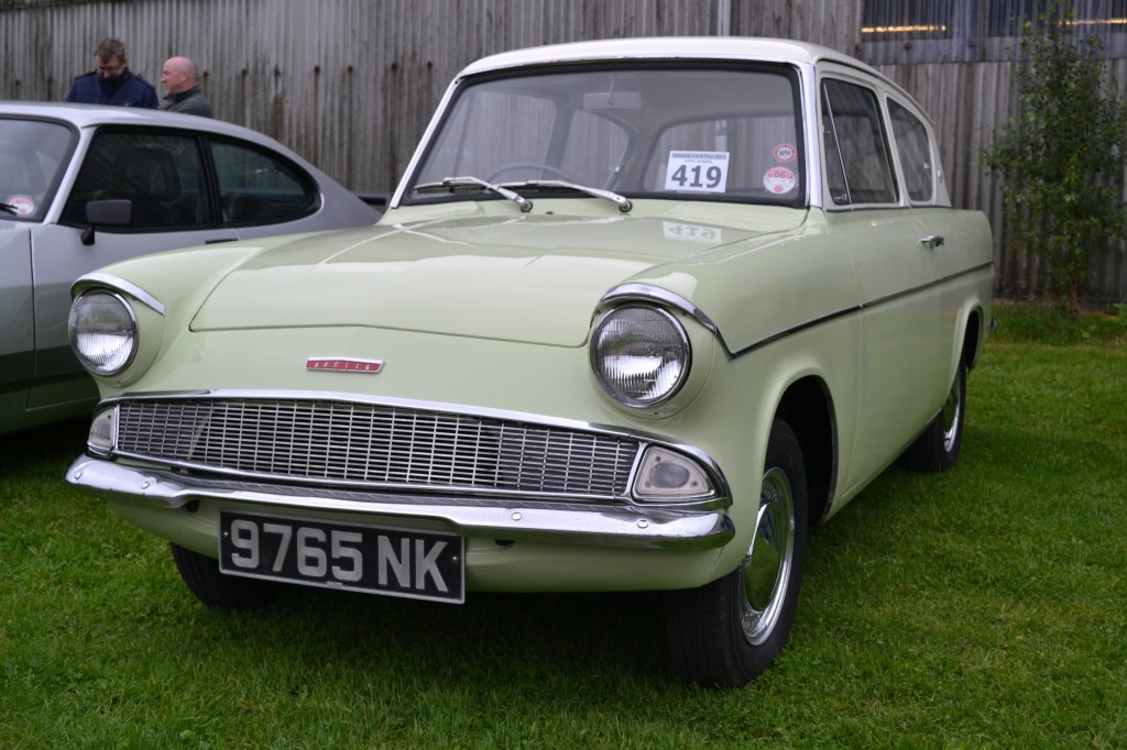 9765 NK 105E Saloon