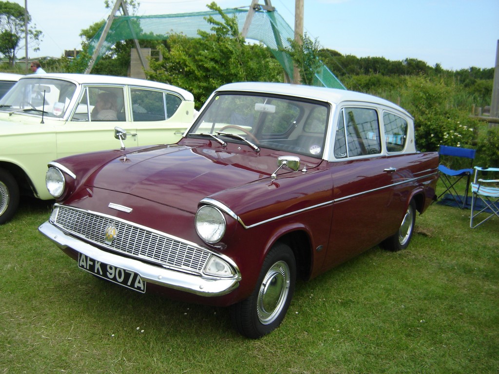 AFK 907A 105E Saloon
