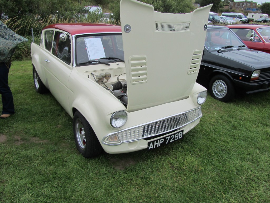 AHP 729B 105E Saloon