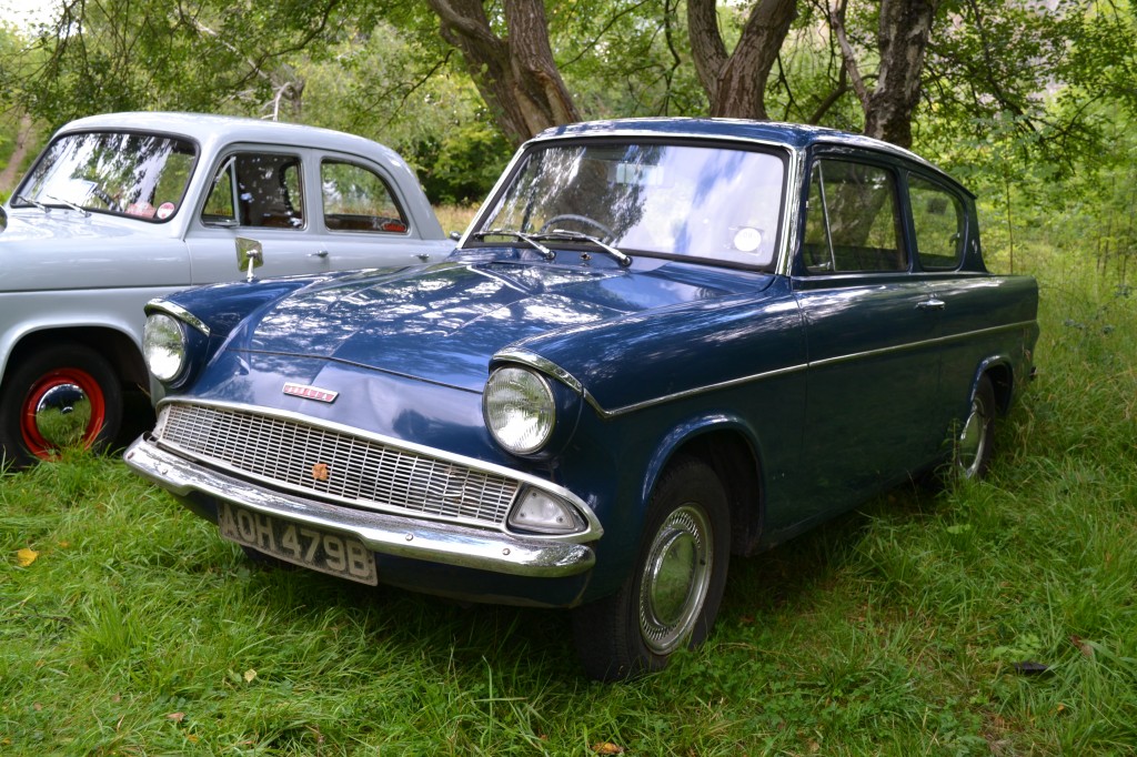 AOH 479B 105E Saloon