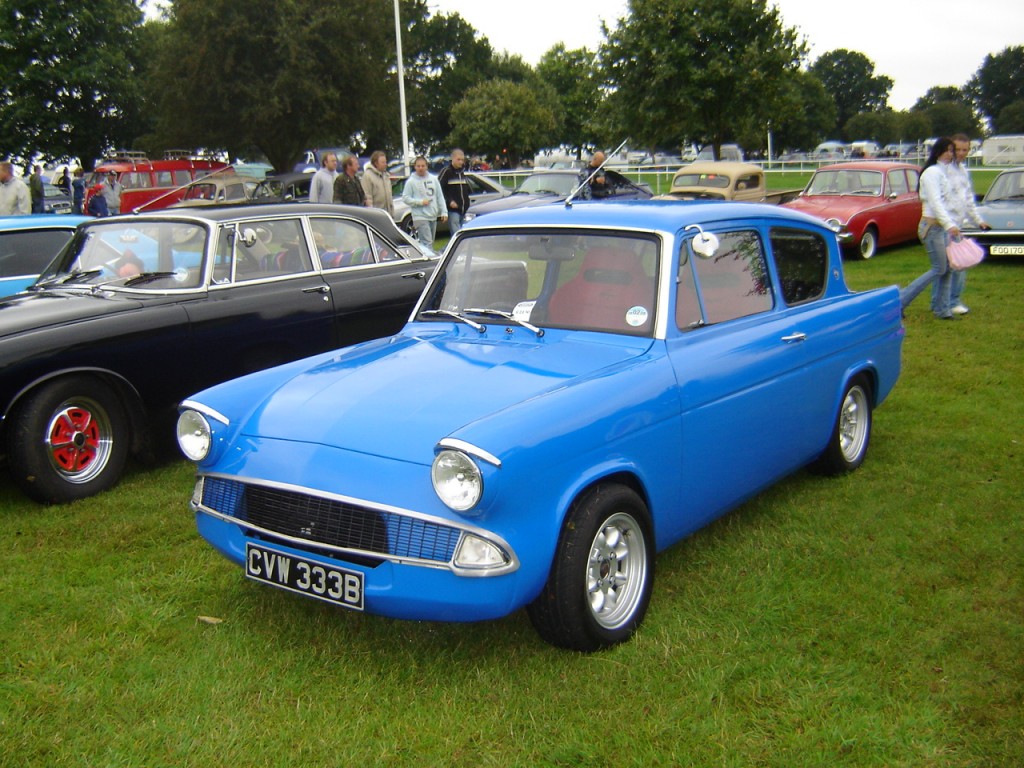 CVW 333B 105E Saloon