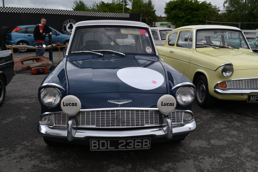 BDL 236B 123E Saloon