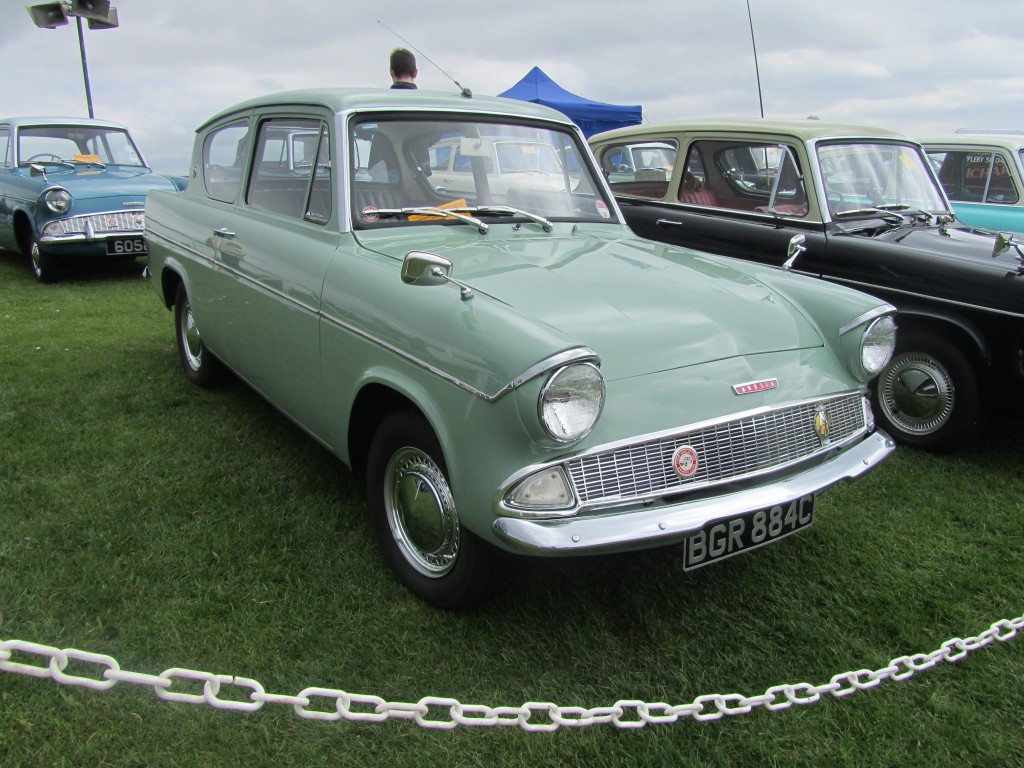 BGR 884C 105E Saloon