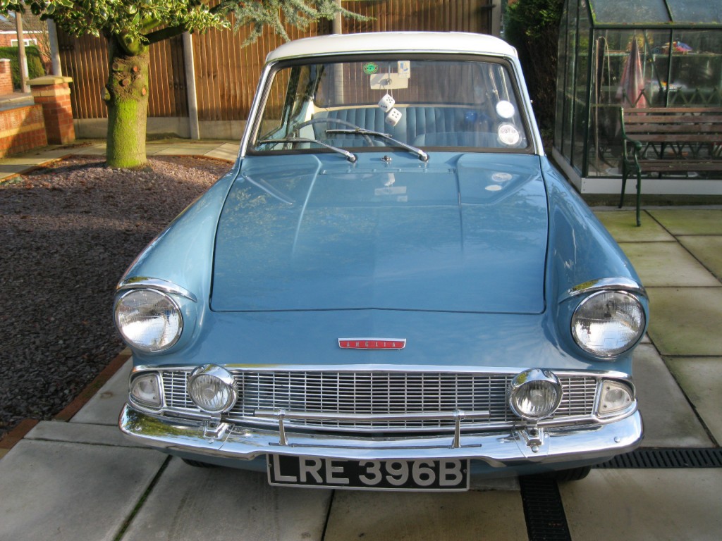 LRE 396B 105E Saloon