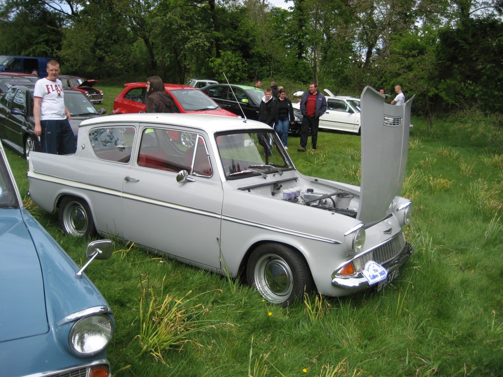 BPB 370B 105E Saloon
