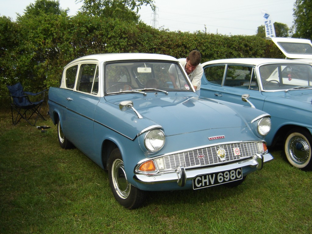 CHV 698C 105E Saloon