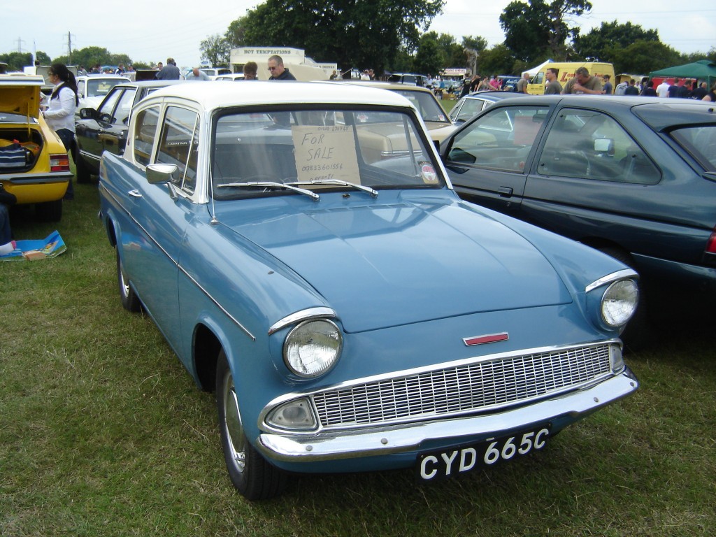 CYD 665C 105E Saloon