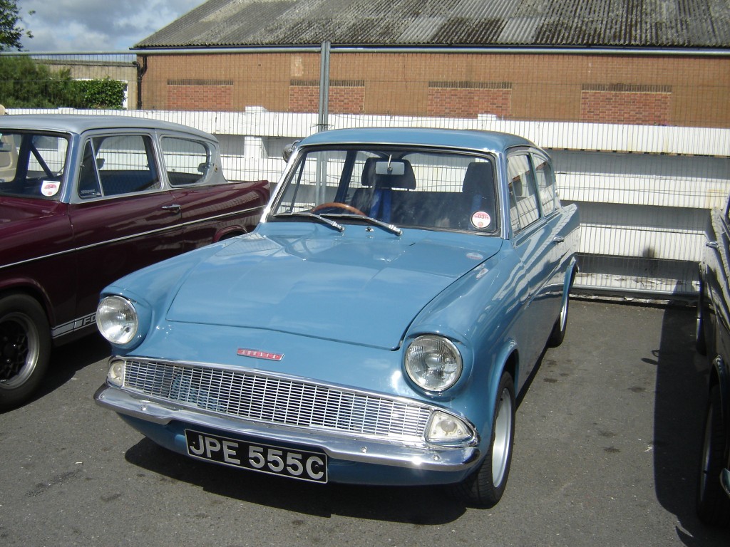 JPE 555C 105E Saloon