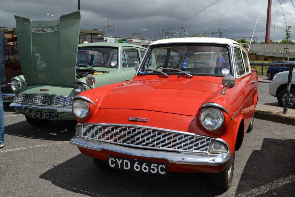 CYD 667C 105E Saloon
