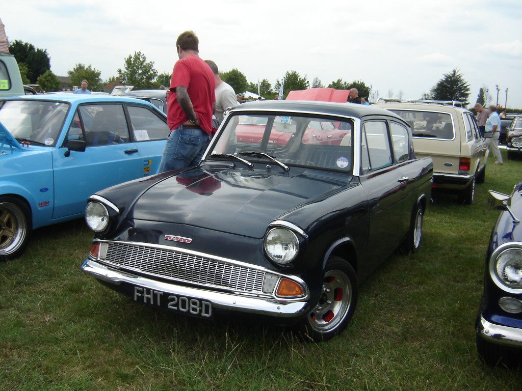 FHT 208D 105E Saloon