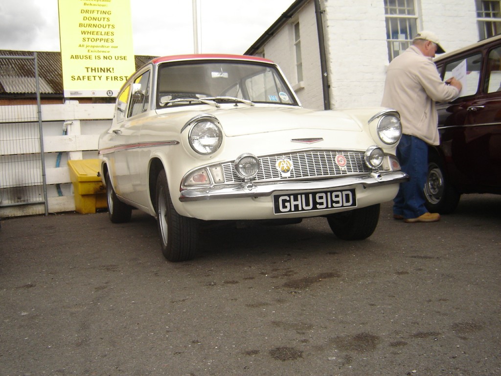 GHU 919D 123E Saloon