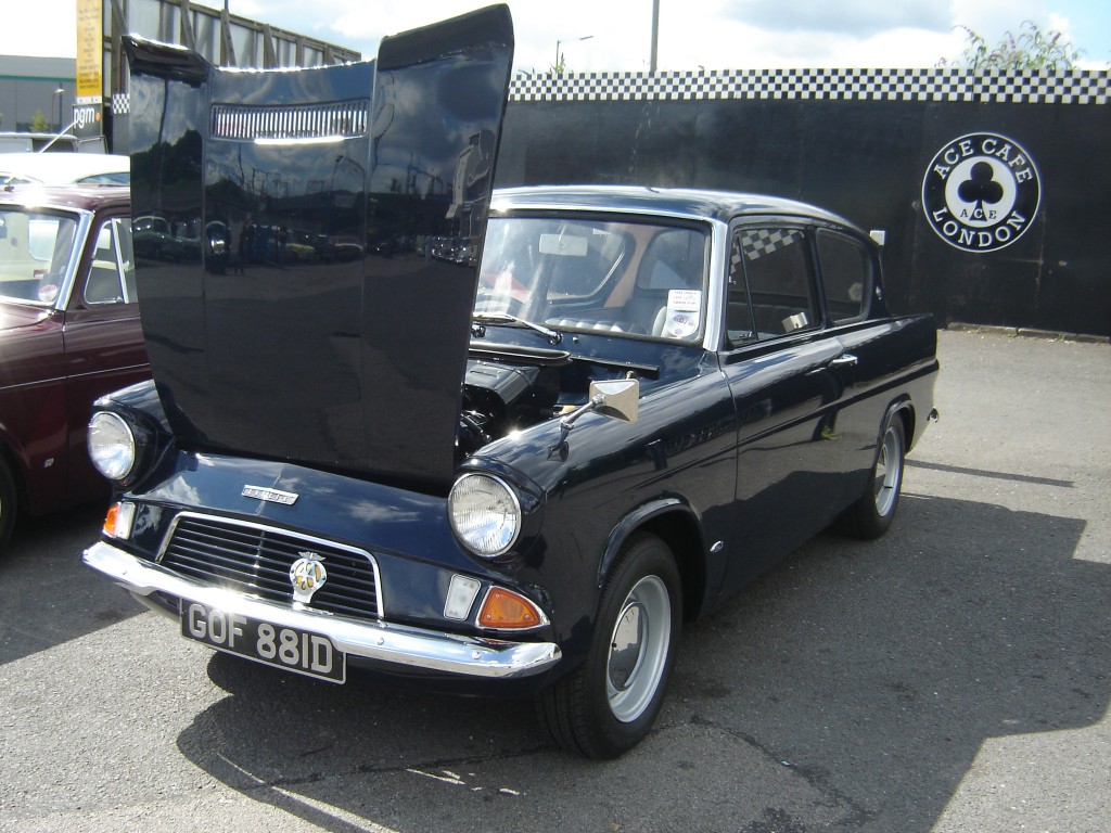 GOF 881D 105E Saloon