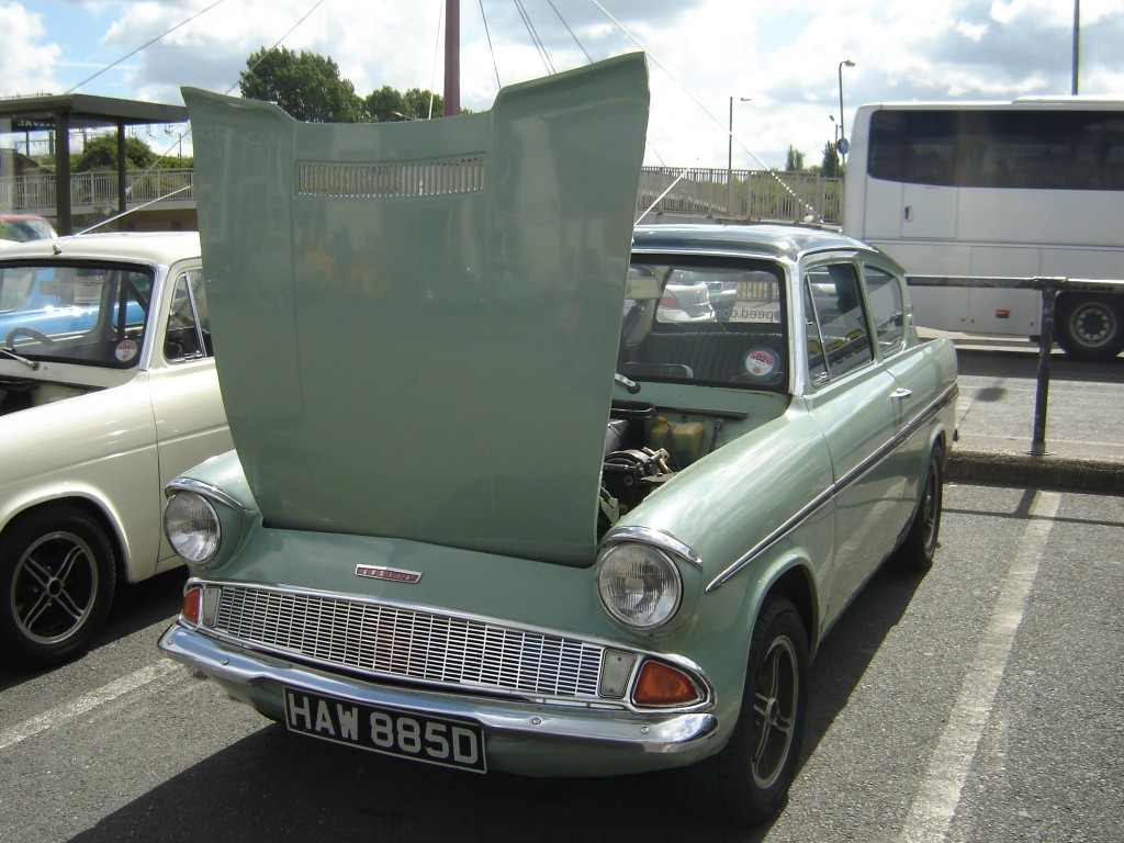 HAW 885D 105E Saloon
