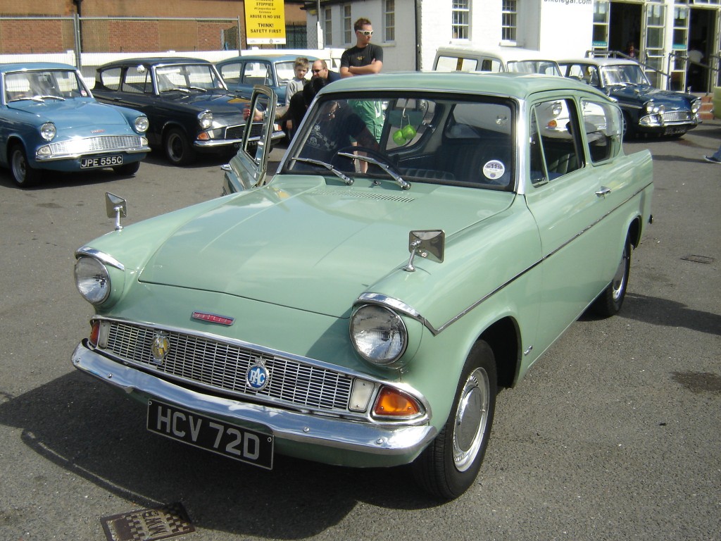HCV 72D 105E Saloon