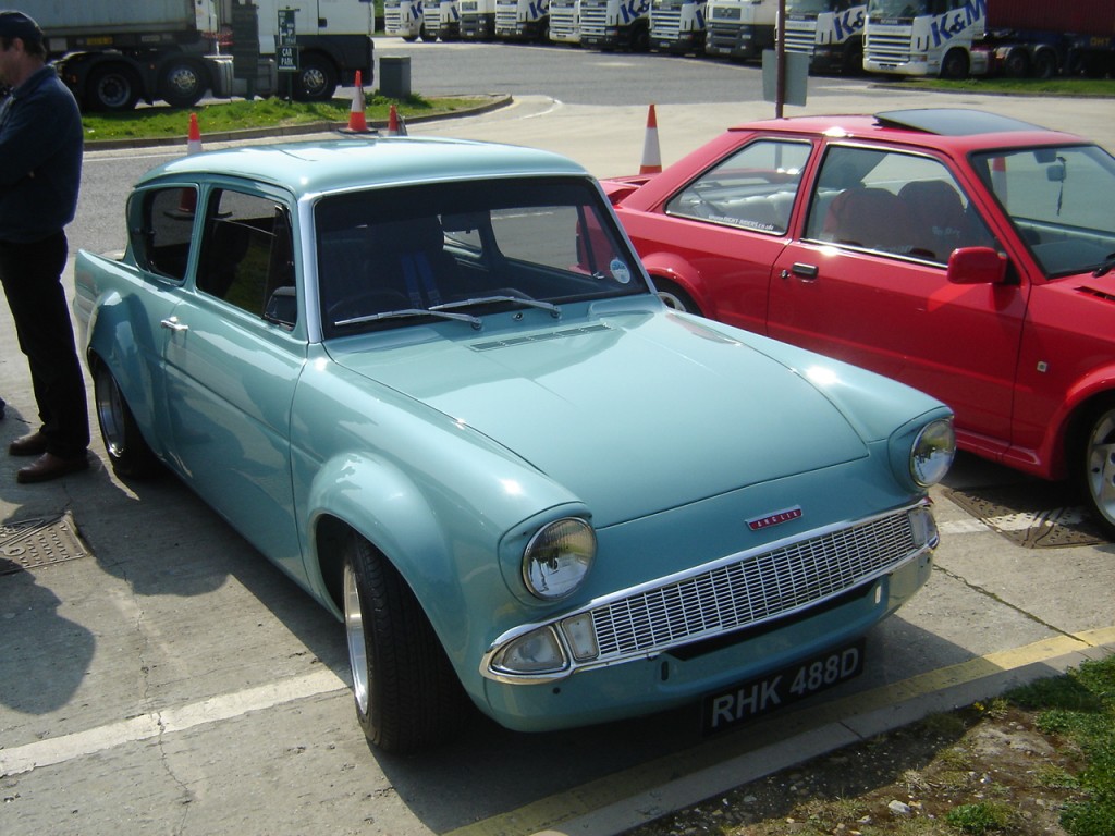 RHK 488D 105E Saloon