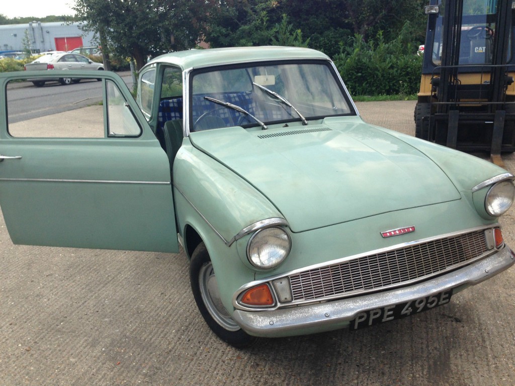 PPE 495E 105E Saloon