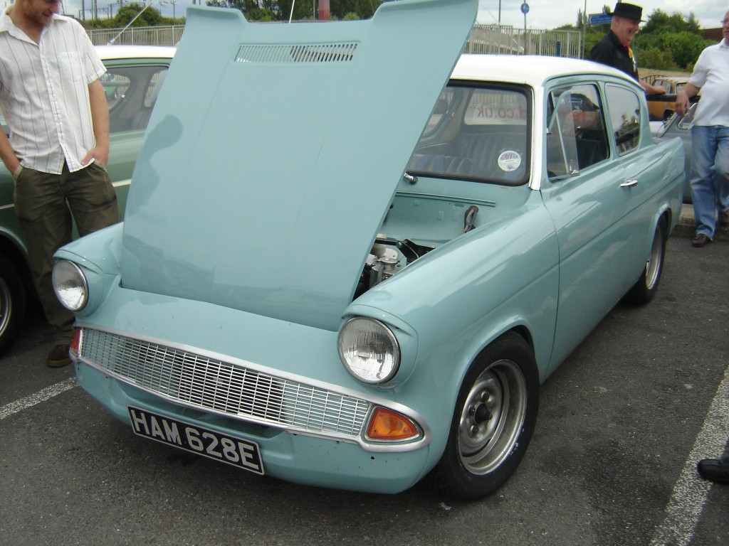 HAM 628E 105E Saloon