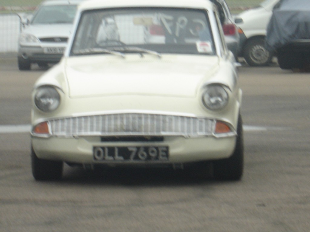 OLL 769E 105E Saloon