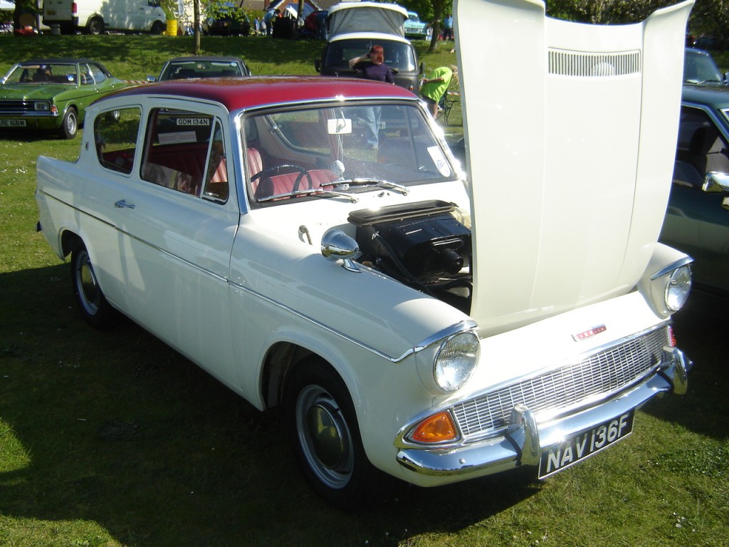 NAV 136F 105E Saloon