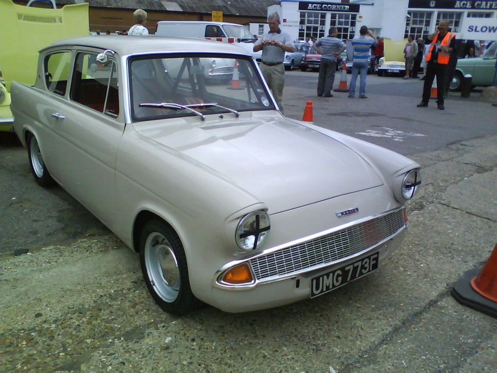 UMG 773F 105E Saloon