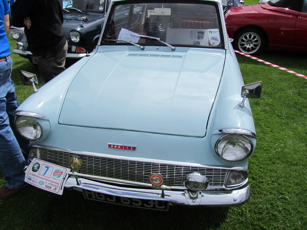 HGJ 653C 105E Saloon