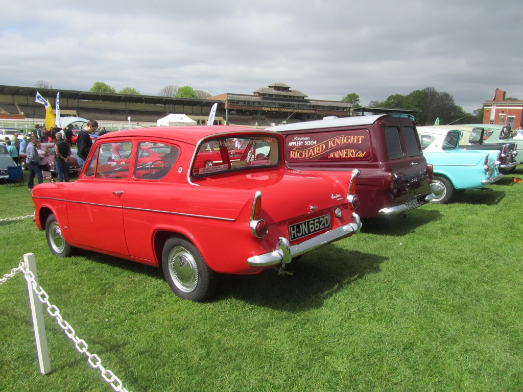 HJN 662D 105E Saloon