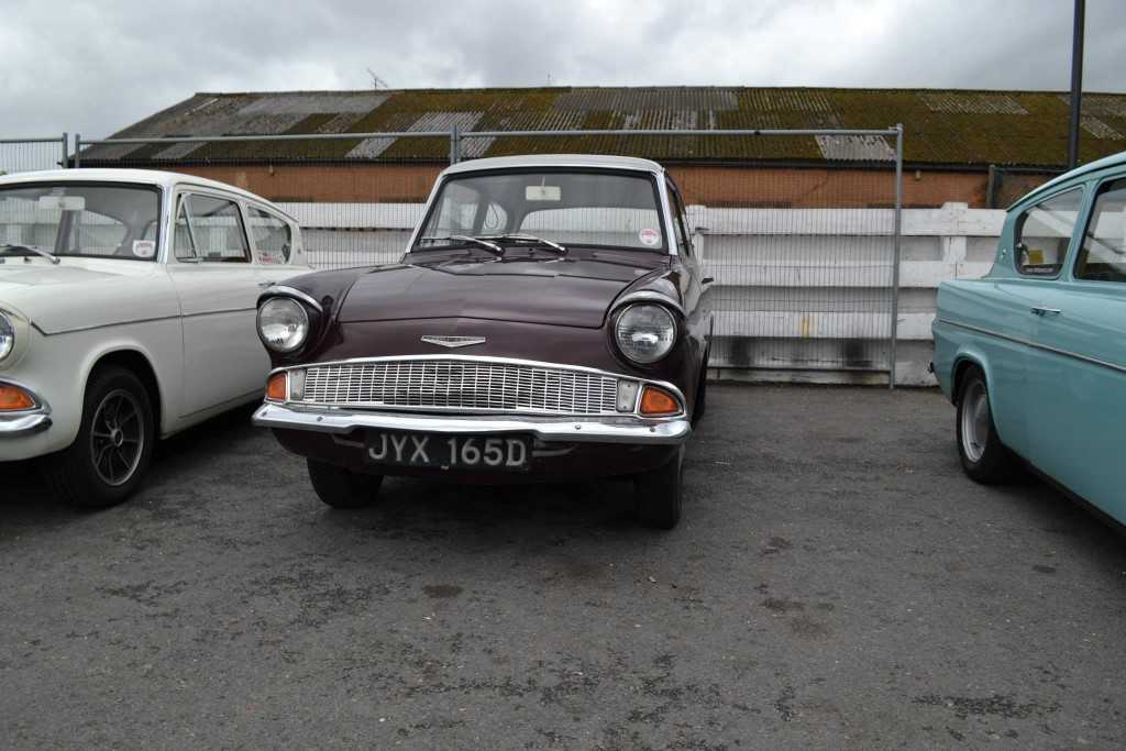 JYX 165D 105E Saloon