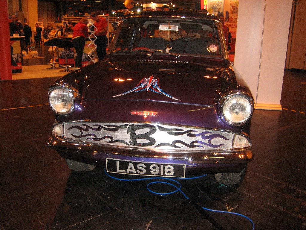 LAS 918 105E Saloon