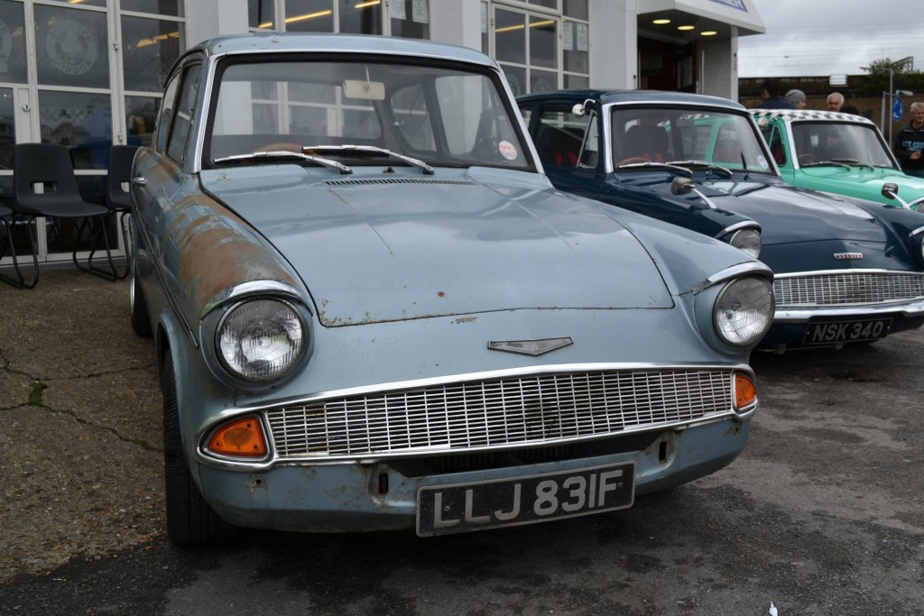 LLJ 831F 123E Saloon