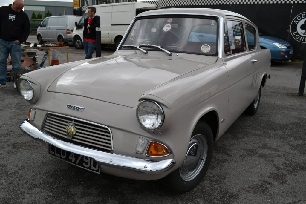 LLU 479D 105E Saloon