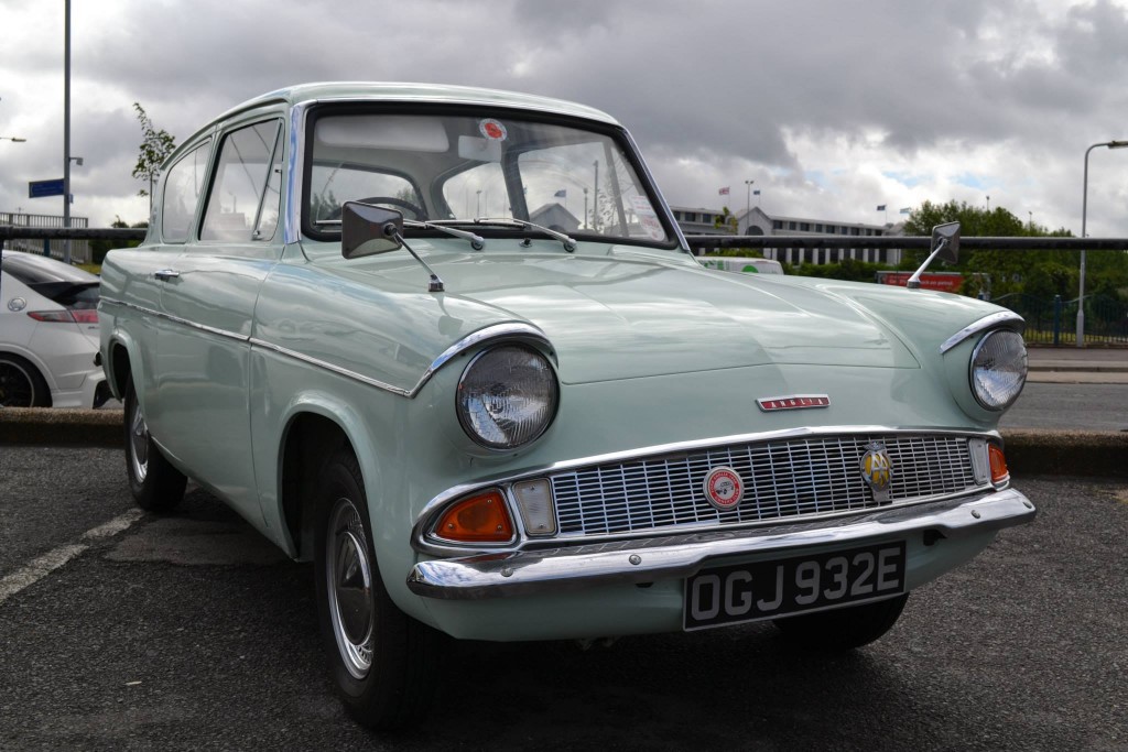 OGJ 932E 105E Saloon