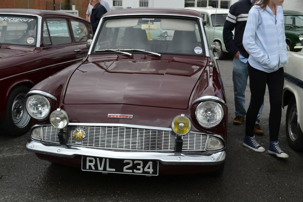 RVL 234 105E Saloon