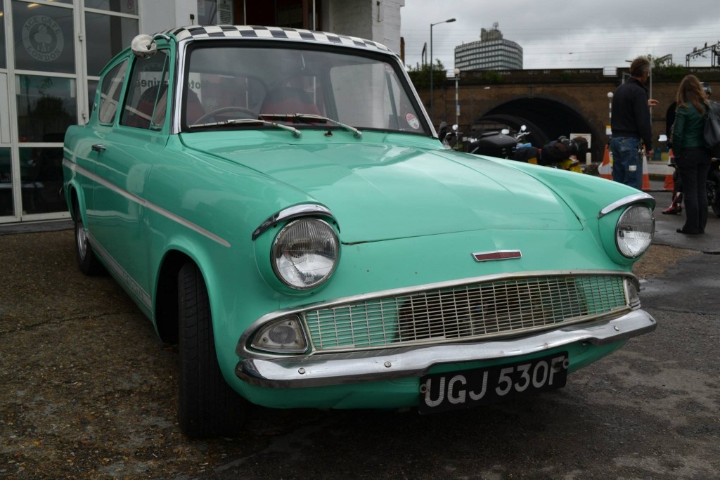 UGJ 530F 105E Saloon