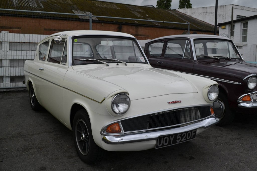 UOY 520F 105E Saloon