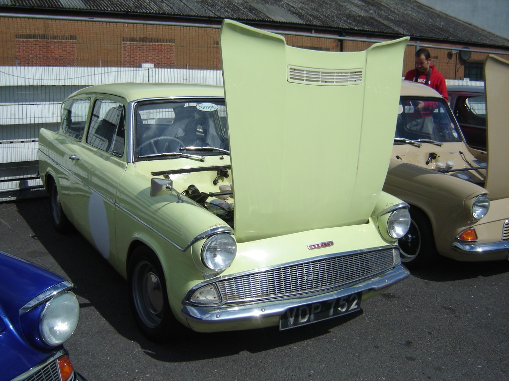 VDP 752 105E Saloon