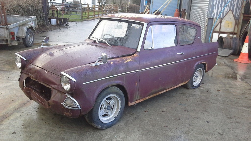 ATV 582B 105E Saloon