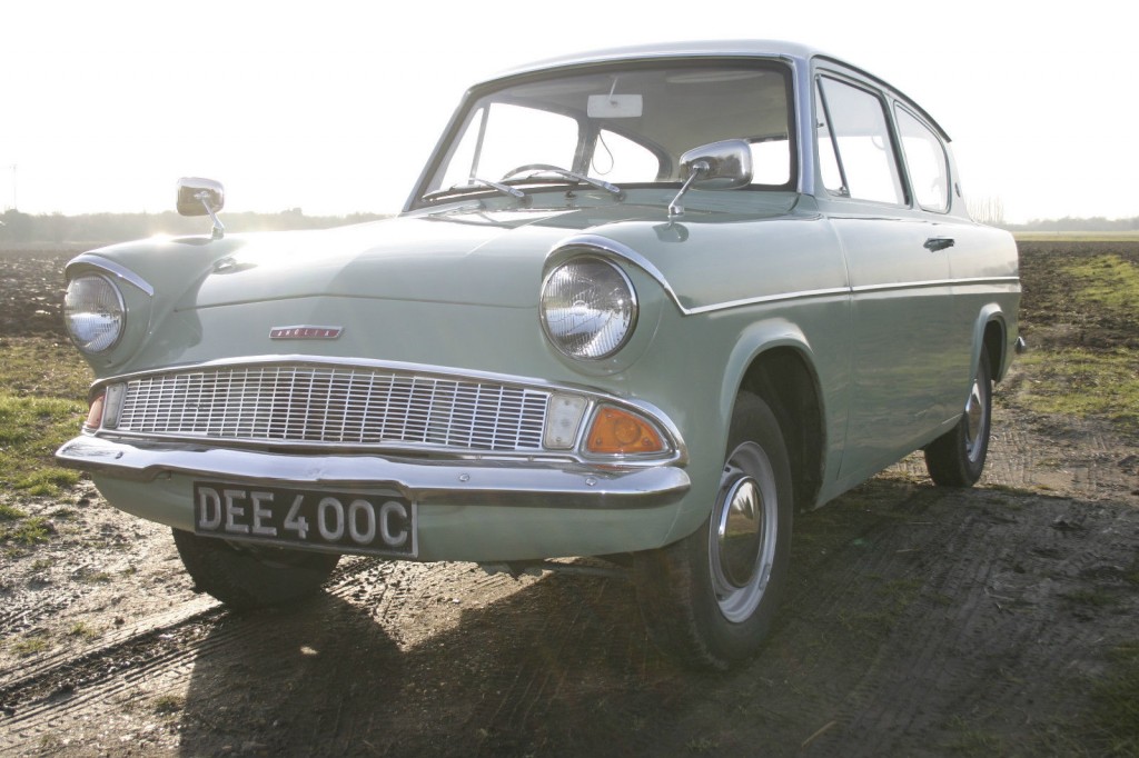 DEE 400C 105E Saloon