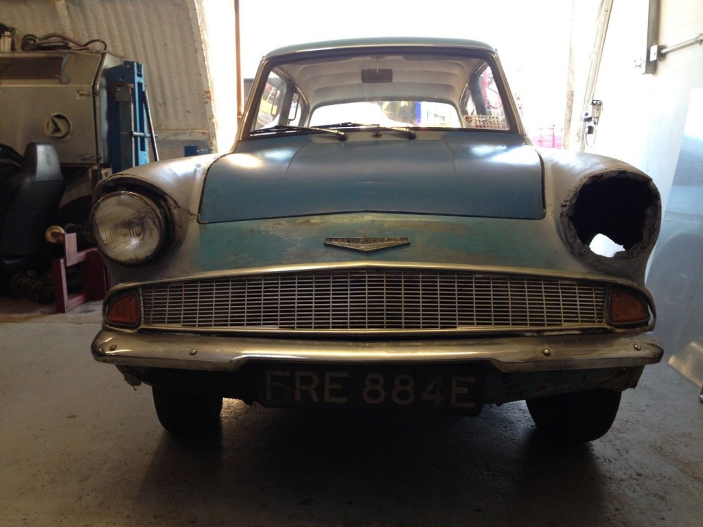 FRE 884E 105E Saloon