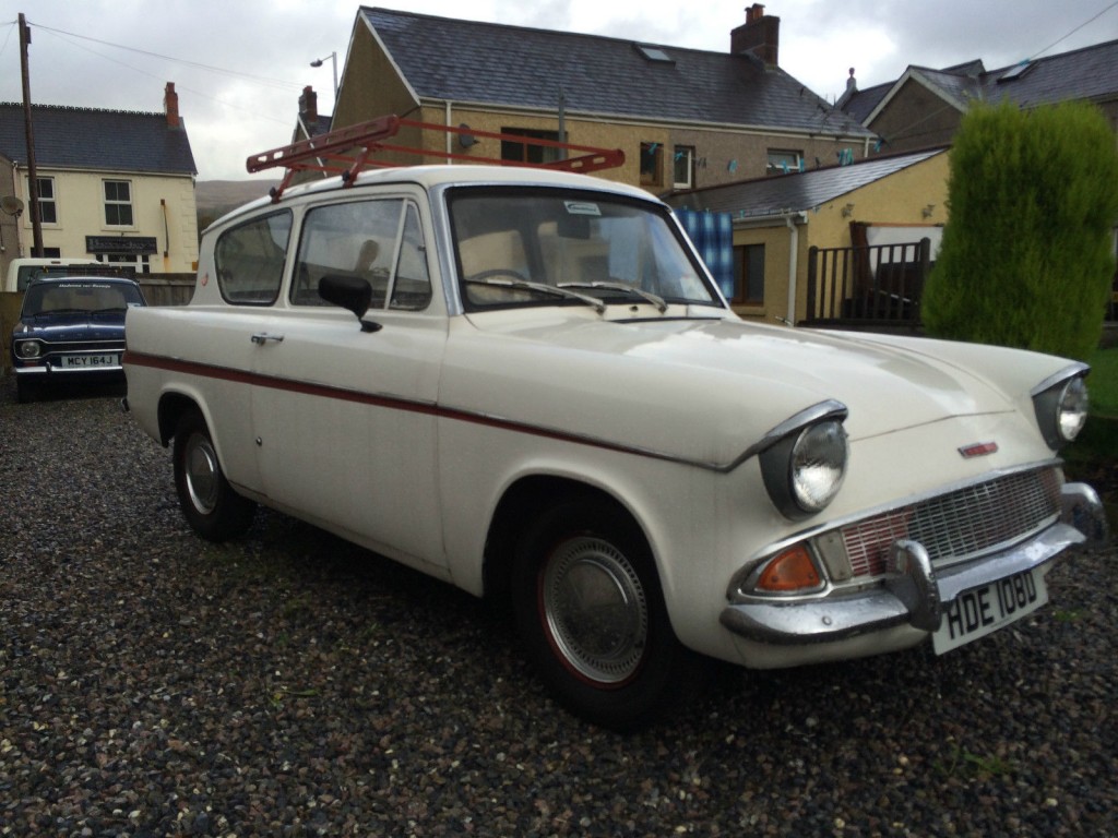 HDE 108D 123E Saloon