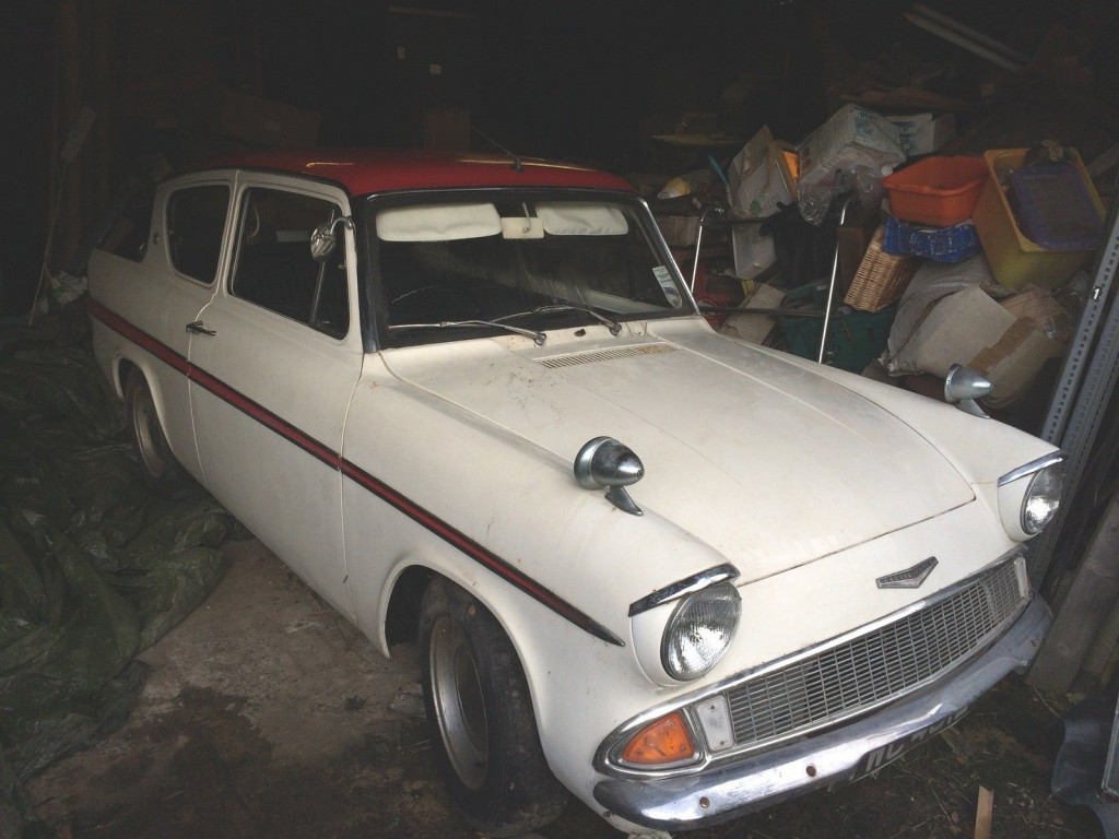 TWC 401E 123E Saloon